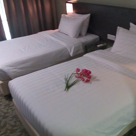 Nouvelle Hotel Johor Кулаи Номер фото